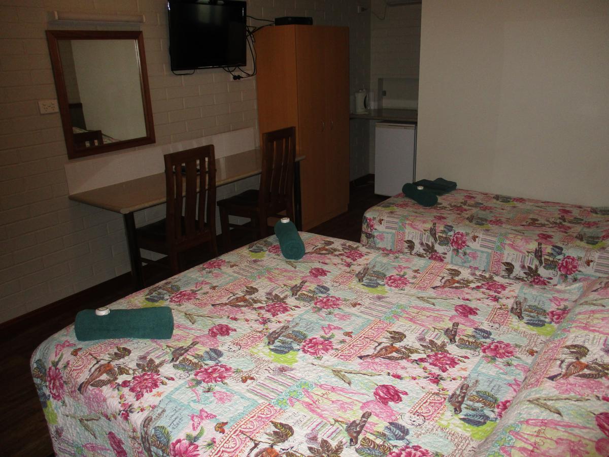 Barcaldine Country Motor Inn Exterior photo