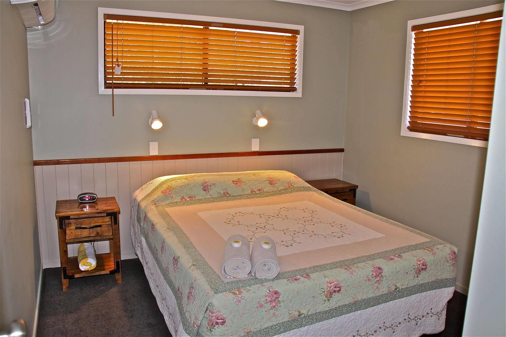Barcaldine Country Motor Inn Exterior photo
